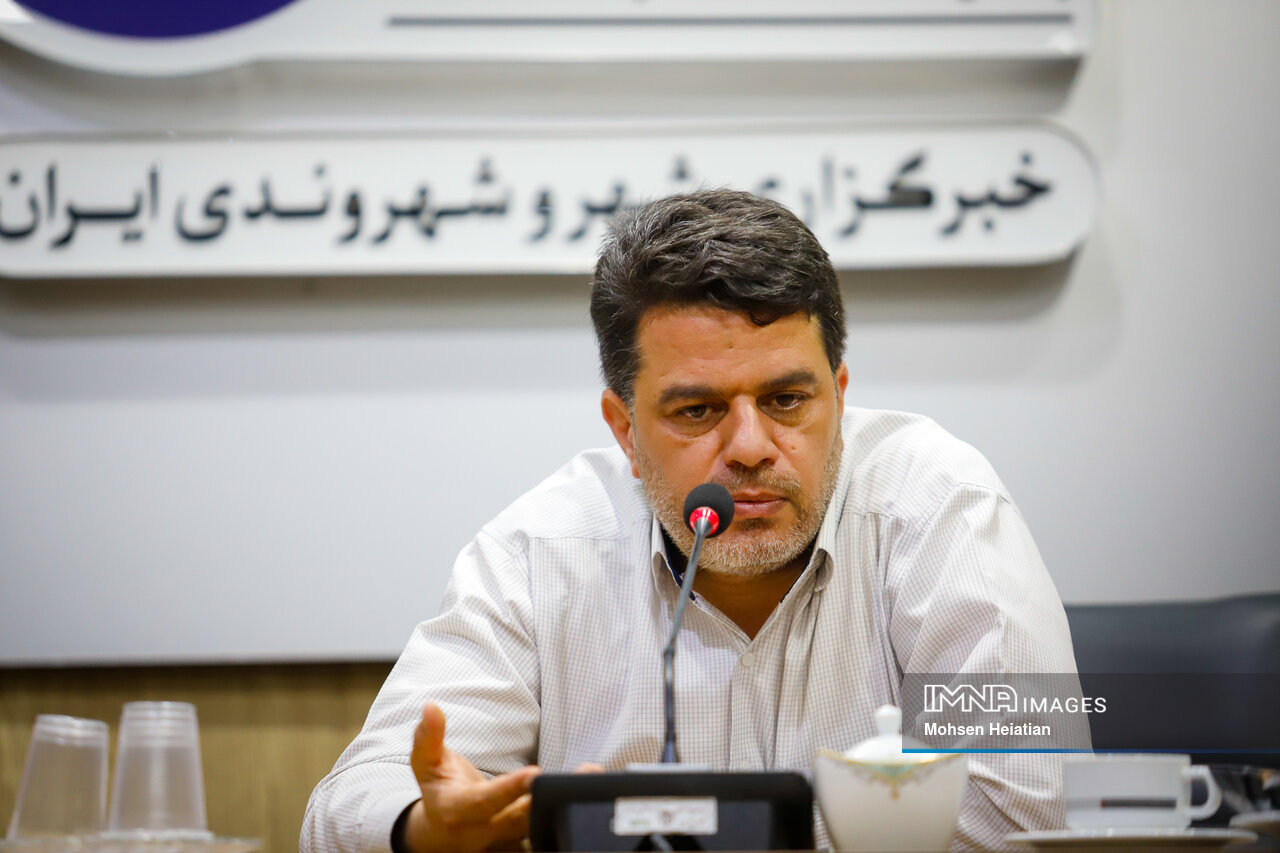 یزدیان: مجلس باید نظارت مستقمی بر سیاست‌های ارزی داشته باشد؛ بانک مرکزی باید پاسخگو باشد