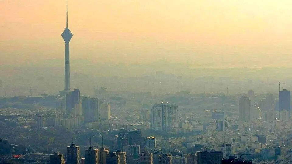 شاخص آلودگی هوای تهران امروز جمعه ۲۵ مهر/هشدار خطرناک در یک منطقه پایتخت