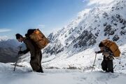 نجات کولبران در ارتفاعات برفی شهرستان پاوه