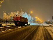 برف‌روبی معابر شهر سنندج به همت ۵۱۸ نیروی شهرداری