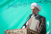 محور اصلی وحدت شخص مقام معظم رهبری است