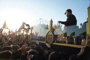 تناقض عجیب تاریخ؛ وقتی عراق به احترام رهبر ایران ایستاد