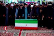 اقامه نماز بر پیکر مطهر رهبر شهید انقلاب به امامت فرزند ارشد ایشان