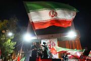 پرچم ایران پس از ۲۵۰۰ ساعت اهتزاز در میدان جهاد همدان تعویض شد