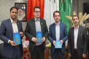 اهدای ۱۰۰۰ بسته لوازم التحریر به دانش آموزان نیازمند