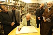 بازدید دستیار رییس‌جمهور در امور اجتماعی از مخزن امن موزه اشیاء تاریخی و کتب خطی کتابخانه مشارکتی وزیری یزد