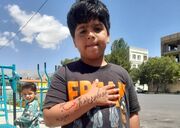 وقتی یک جمله روی دست کودک، پاسخ دل یک مادر شد