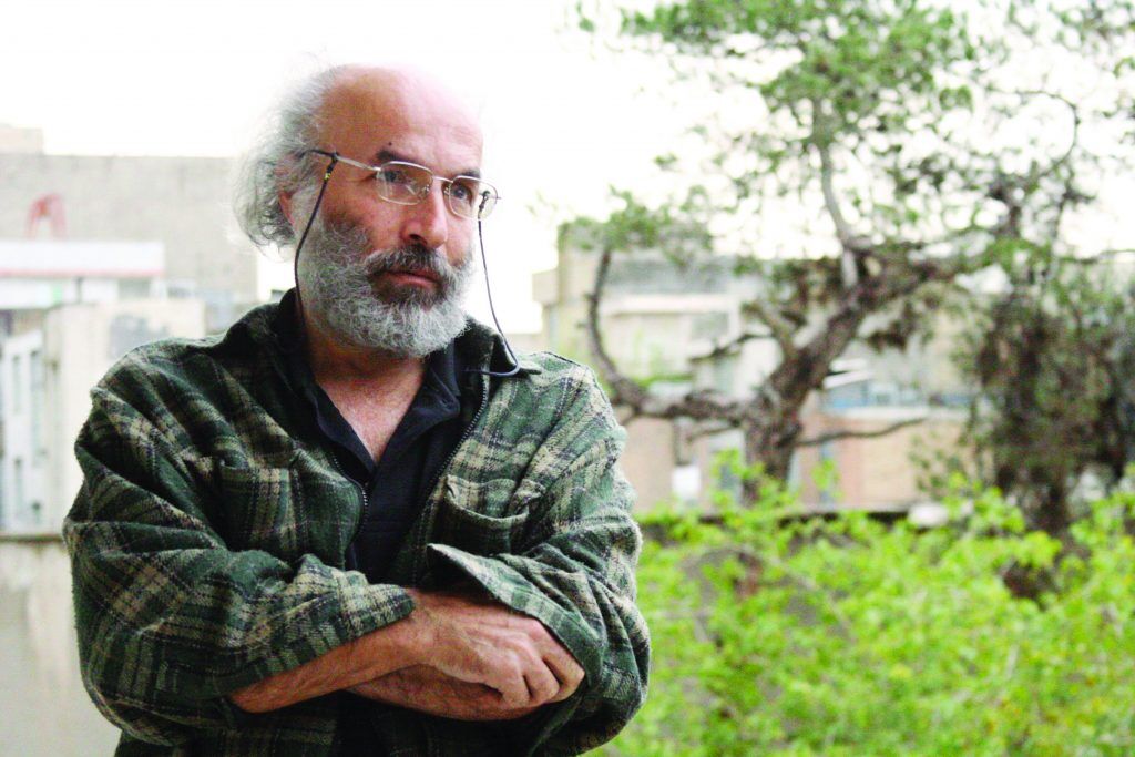 کیانوش عیاری «خرِ لَنگ» را مقابل دوربین میبرد/ عکس الاغی را دیدم که از آن نفت میچکید