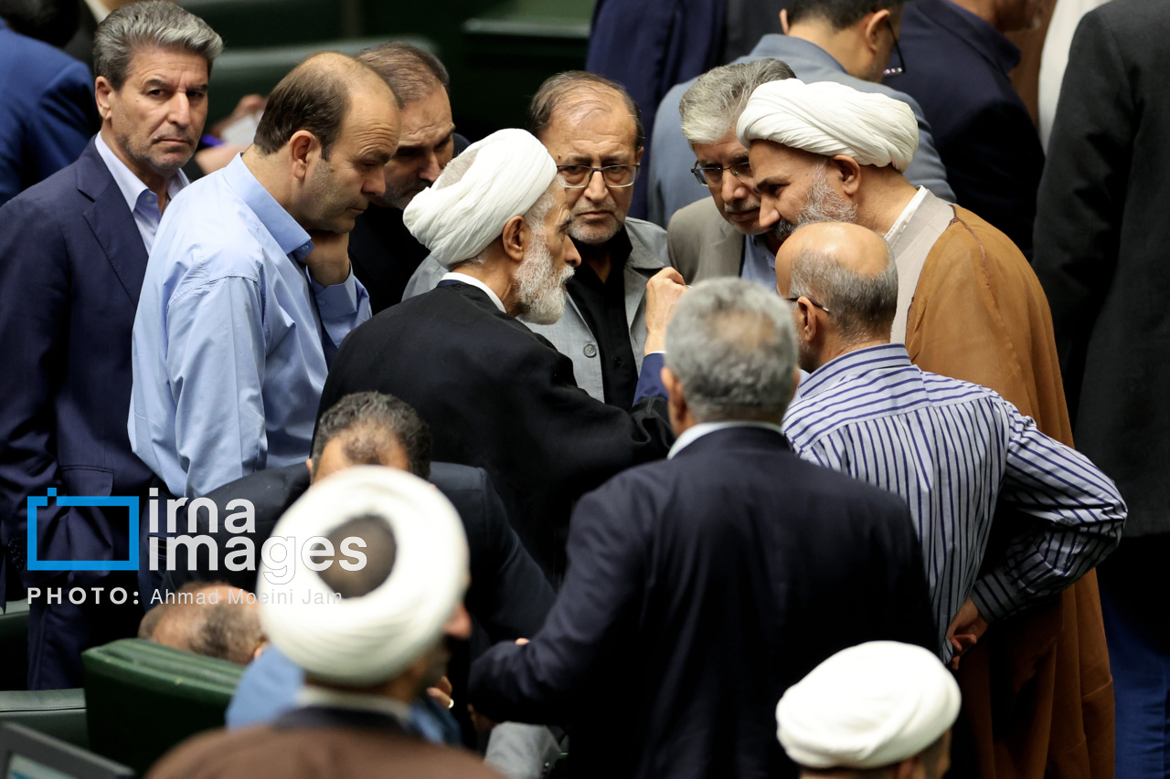 درباره اصلاح قانون دوتابعیتیها بدون اغراض جناحی و سیاسی تصمیم بگیریم