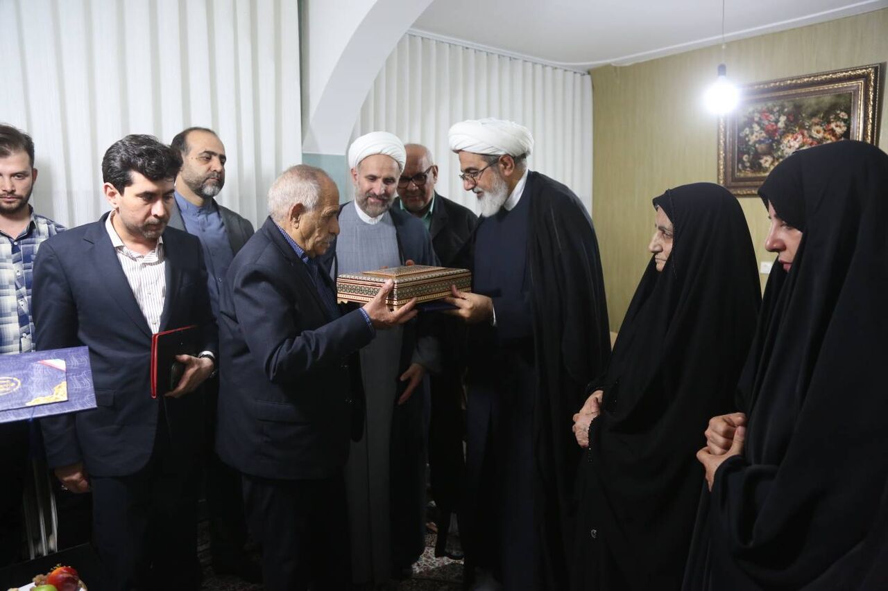رئیس سازمان قضایی نیروهای مسلح با خانواده شهید جلیلیان رستمی در کرمانشاه دیدار کرد