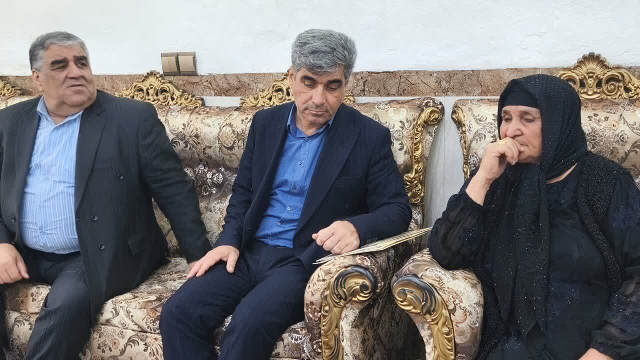 دیدار رئیس فراکسیون ایثارگران مجلس با خانواده شهید امنیت در گیلانغرب