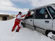 امدادرسانی هلال احمر همدان به ۱۷۲ مسافر گرفتار در برف