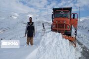 بازگشایی راه ۱۰ روستای در محاصر برف پیرانشهر آغاز شد