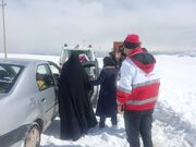 امدادرسانی نجاتگران زنجان به درراه ماندگان در سرمای زیر صفر