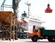 نوزدهمین شناور حامل کالای اساسی در بندر شهید رجایی پهلو گرفت