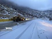 برف‌روبی ۳۰۰ کیلومتر از جاده‌های ایلام؛ راه‌ها باز است