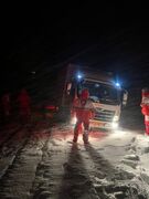 امدادرسانی هلال‌احمر آباده به خودروهای گرفتار در برف و کولاک