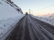 بارش برف در برخی گردنه ها و راه های کوهستانی همدان/ ۲ هزار و ۷۰۰ کیلومتر راه برف روبی شد