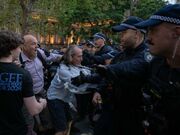 خشونت پلیس استرالیا علیه معترضان ضدصهیونیستی و زخمی شدن یک قانونگذار+فیلم