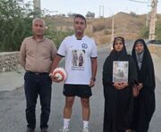 جوان مینابی رکورد جهانی نگه داشتن توپ روی پیشانی را شکست