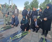ادای احترام معاون رئیس جمهور به مقام شامخ شهدای استان زنجان + فیلم