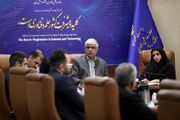 صنایع را به سمت سرمایه‌گذاری در نیروگاه‌های تجدیدپذیر هدایت کنیم