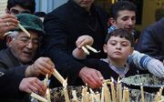 آغاز آیین شمع‌گردانی حسینیان اردبیل؛ ارادت به ساحت علمدار کربلا