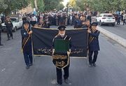 اجتماع عاشقان حسینی در شیراز؛ حرکت دسته‌های عزاداری از مسجد شهدا تا امامزاده ابراهیم(ع) 