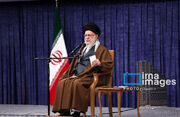 نویسنده ایتالیایی: آیت‌الله خامنه‌ای ایران را به قدرتی شکست‌ناپذیر تبدیل کرد