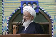 امام جمعه یزد: تسلیم شدن مقابل دشمن، حقارت ملی است