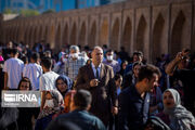 جستاری بر جوانی جمعیت در مناطق ۱۵ گانه اصفهان