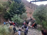 مسافران مینی‌بوس حادثه دیده در مسیر کاشمر پوشش کامل بیمه‌ای دارند