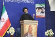 امام جمعه اردبیل: عقب نشینی‌های ترامپ نشانه رسوایی آمریکا و اقتدار ایران است