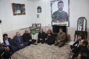 دیدار استاندار کرمانشاه با خانواده شهید حسن عزیزی و جانباز غلام‌شاه سلیمی