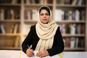 بانوی نویسنده‌ای که با شخصیت‌ کتابهایش زندگی می‌کند