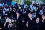 فیلم| تجدید پیمان کرمانی‌ها با قائد شهید در جوار مزار حاج قاسم سلیمانی
