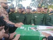شهرستان اصلاندوز فرزند شهید خود را به آغوش می‌کشد