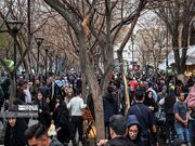 یک روز عادی در تهران؛ از صف درمانگاه تا کتاب‌هایی که زیر چرخ خودرو جا ماندند