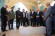 وزیر نیرو به مقام شامخ شهدای کرمانشاه ادای احترام کرد