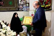 مادر شهیدان «کاظم‌نژاد» به فرزندان شهیدش پیوست