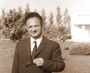 عمری زندگی در قلمرو عشق و فرهنگ