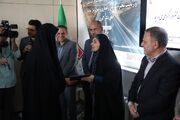 وزیر راه و شهرسازی از خانواده شهدای راهدار استان زنجان تجلیل کرد