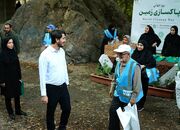 پاکسازی مسیر کوهنوردی درکه با حضور خانواده محیط زیست تهران
