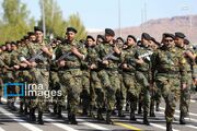 جان فدایان ملایری همزمان با هفته دفاع مقدس رژه می روند
