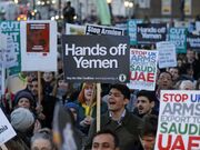 اعتراض مخالفان جنگ درباره تصمیم لندن برای کمک نظامی به عربستان