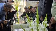 مهمانی لاله‌ها در ۳۰۰ گلزار شهدای یزد برگزار شد