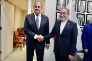 عراقچی در دیدار با لاوروف: سوءاستفاده آمریکا از هرمز برای تهدید امنیت ایران را نمی‌پذیریم