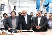 استاندار کرمانشاه در ساوه بر بالین مصدومان اتوبوس واژگون‌شده حاضر شد