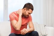 زبان مخفی بدن؛ چرا شانه و فک شما همیشه منقبض است؟