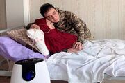 داریوش فرضیایی به سوگ مادر خود نشست